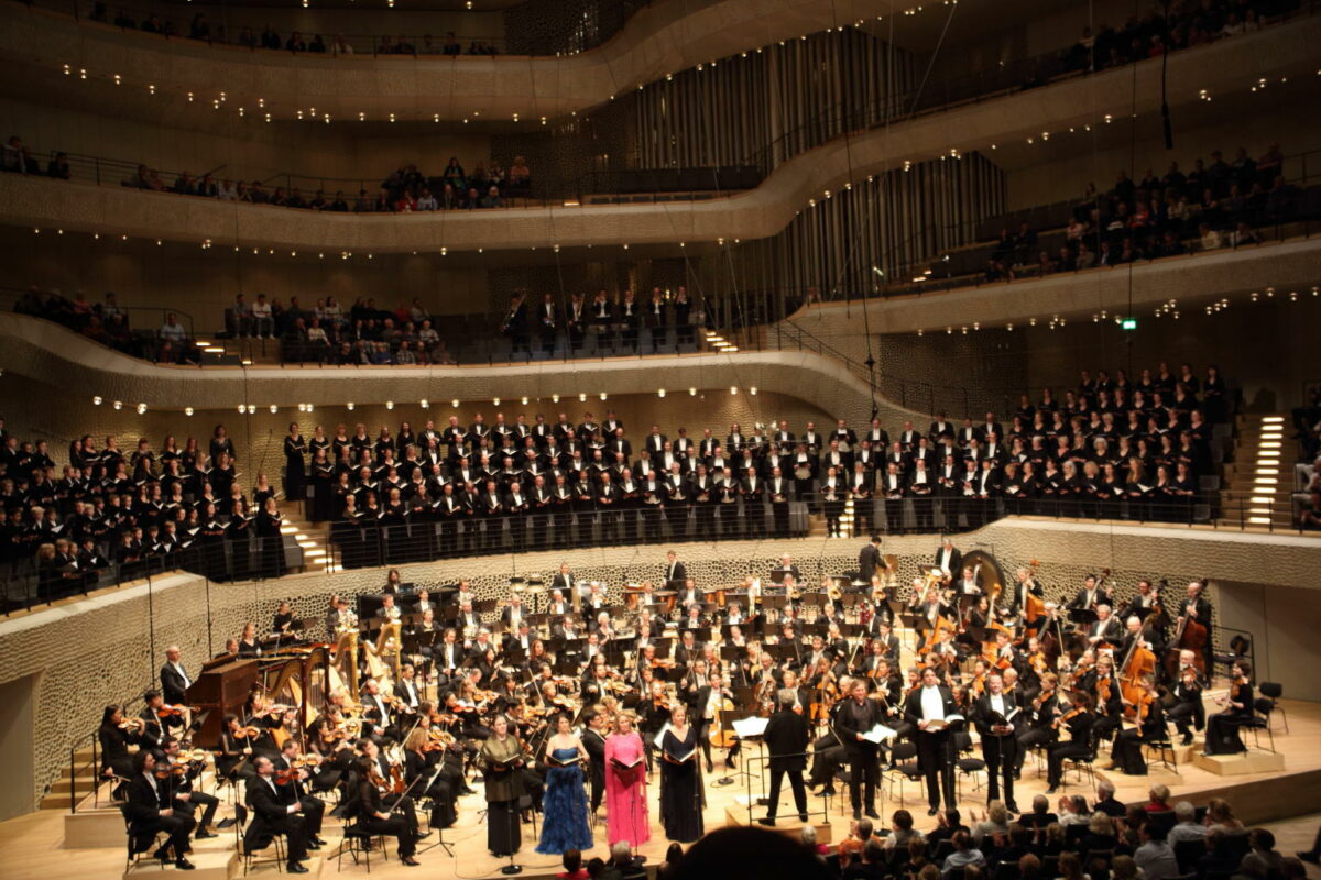 Gustav Mahler, Sinfonie Nr. 8 Es-Dur, NDR Elbphilharmonie Orchester, NDR Vokalensemble, Rundfunkchor Berlin, Prager Philharmonischer Chor & Knabenchor Hannover Elbphilharmonie, Hamburg, 11. April 2024