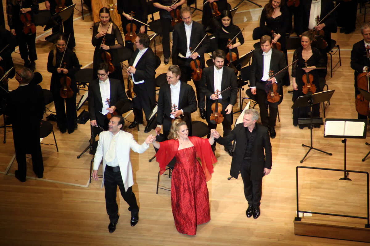 Klein beleuchtet kurz Nr 29: Die Königin des Soprans Diana Damrau  flutet mit ihrem Tenorkollegen Nikolai Schukoff die Elbphilharmonie nicht nur mit beschwingten Walzerklängen  klassik-begeistert.live, 21. April 2024