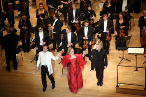 Klein beleuchtet kurz Nr 29: Die Königin des Soprans Diana Damrau  flutet mit ihrem Tenorkollegen Nikolai Schukoff die Elbphilharmonie nicht nur mit beschwingten Walzerklängen  klassik-begeistert.live, 21. April 2024