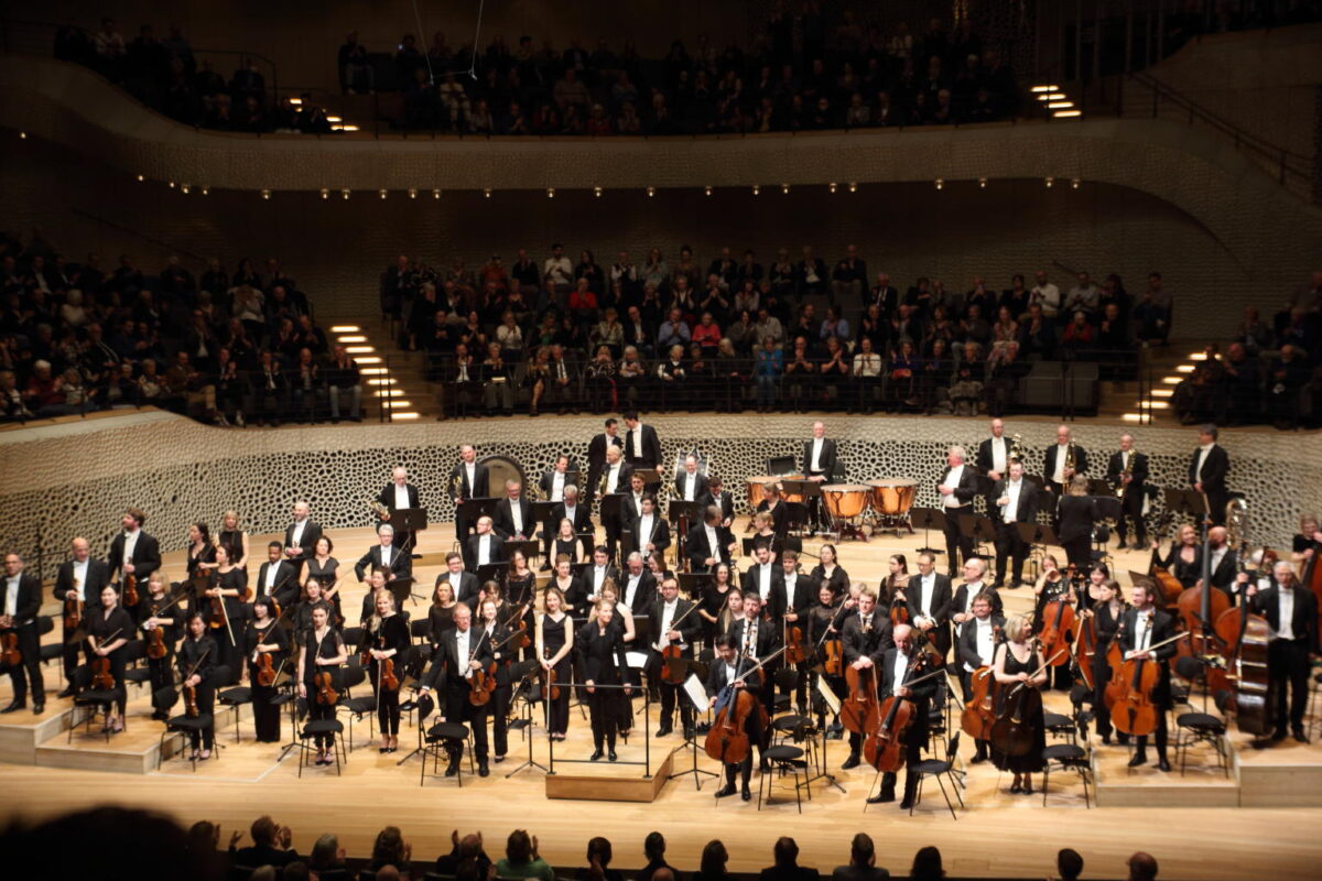 London Philharmonic Orchestra, Alexander Malofeev, Klavier, Klein beleuchtet kurz 69  Elbphilharmonie, 25. Februar 2026