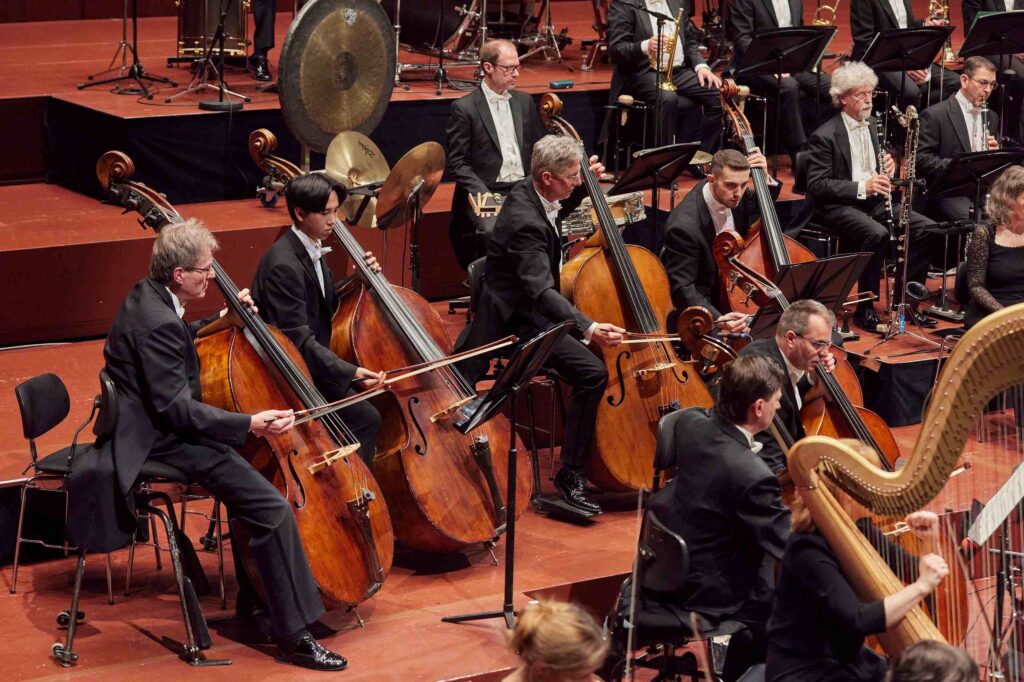 hr-Sinfoniekonzert Große Reihe | Béla Bartók 2. Violinkonzert mit Vilde Frang am 11.06.2026 in Frankfurt am Main
