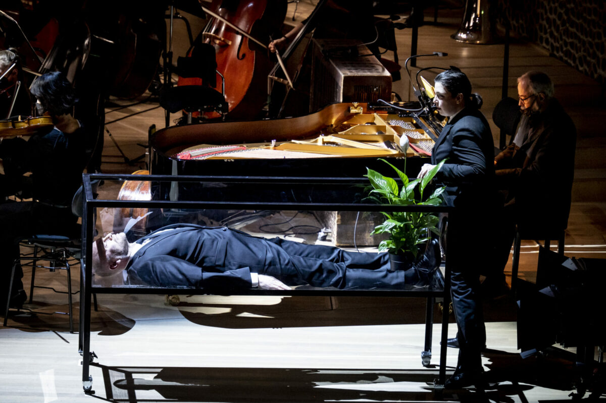 »Canto di speranza« – Human Sculptures of Absurdity, Melancholy and Violence, Bernd Zimmermann,  Elbphilharmonie, 26. Februar 2022