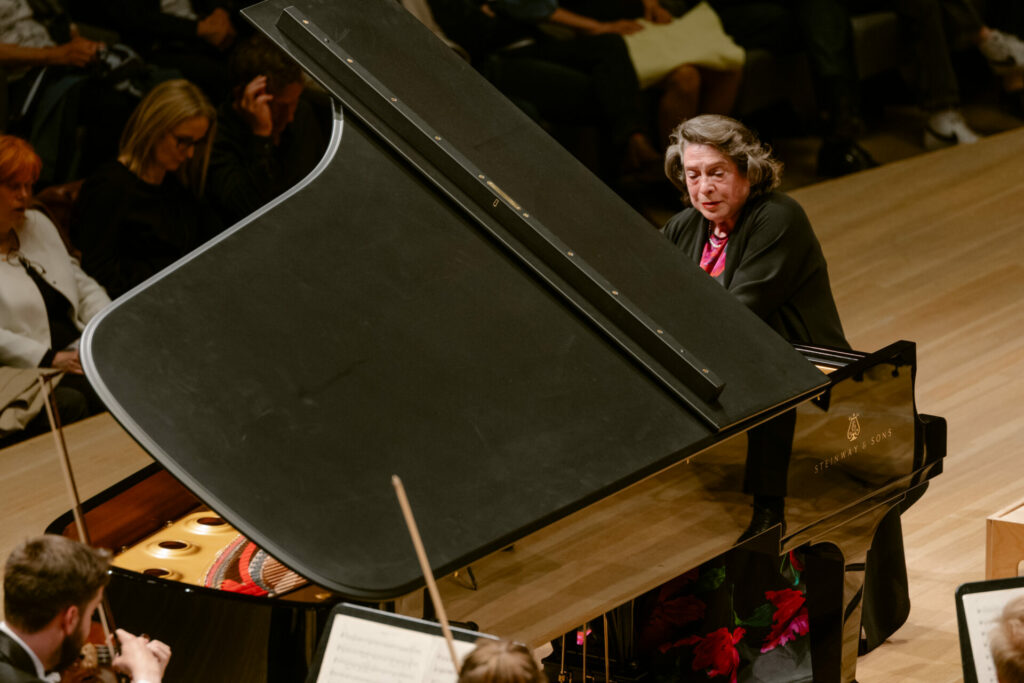 Elisabeth Leonskaja / Die Deutsche Kammerphilharmonie Bremen