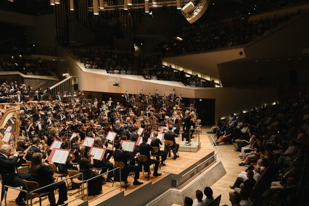 230912_mfb23_ Münchner-Philharmoniker_Philharmonie-Großer-Saal_c_Fabian_Schellhorn__006