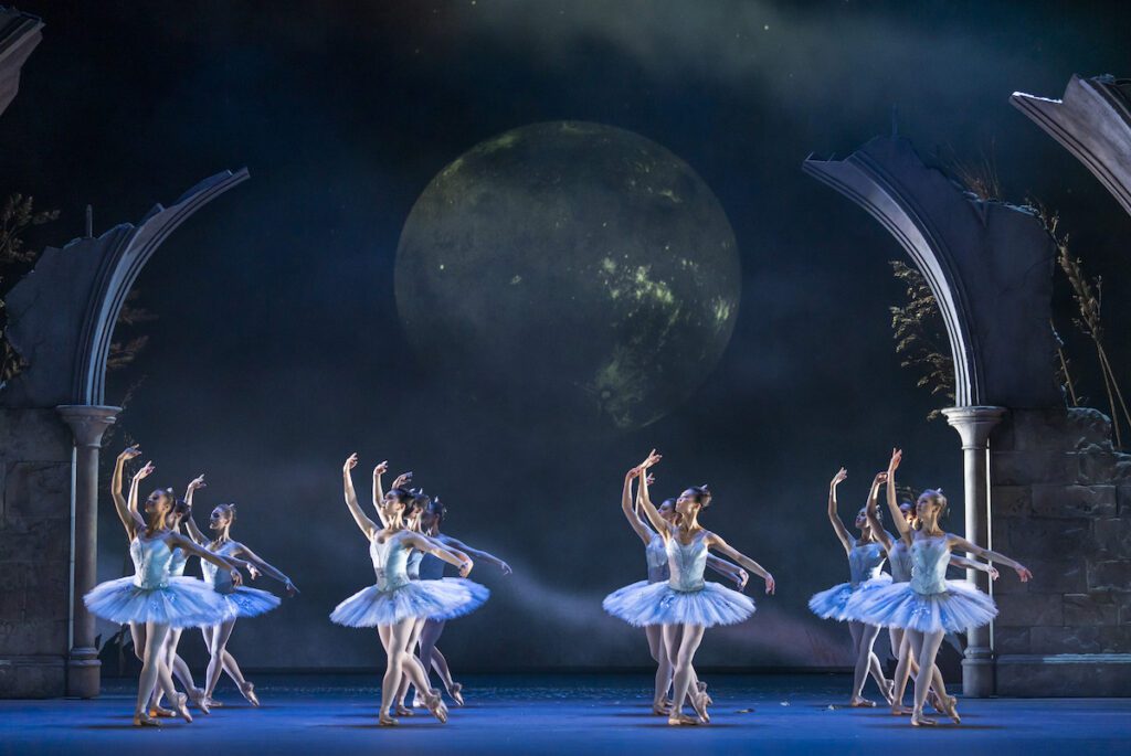 Cinderelle3Artists-of-The-Royal-Ballet-in-Cinderella-The-Royal-Ballet-©2023-Tristram-Kenton-1024×685