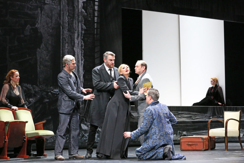 Die Sache Makropoulos – Anhaltisches Theater Dessau