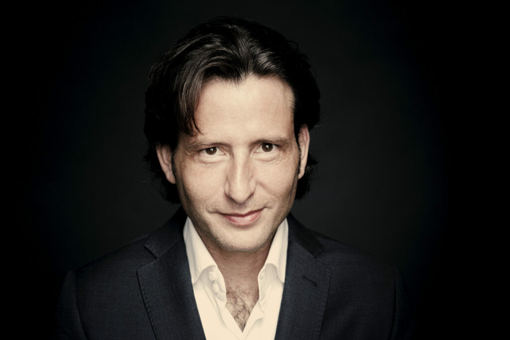 Gustavo Gimenez/conductorPhoto: Marco Borggreve