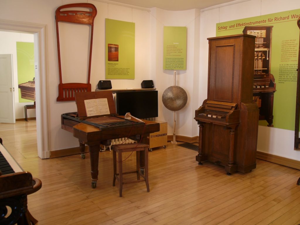 Gralsglocken_1882_und_1912