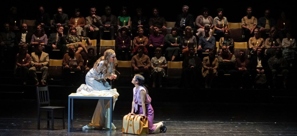 LaForza_MiR_03_Petra Schmidt und Rina Hirayama, Chor und Extrachor ((Foto Monika und Karl Forster)