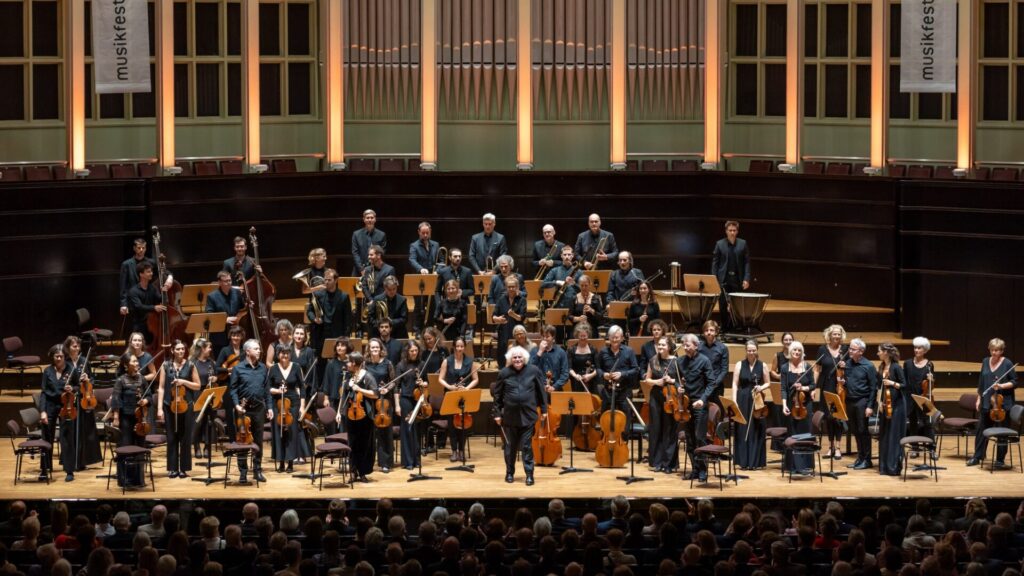 MFB2026_FBO_Sir Simon Rattle_1_© Patric Leo