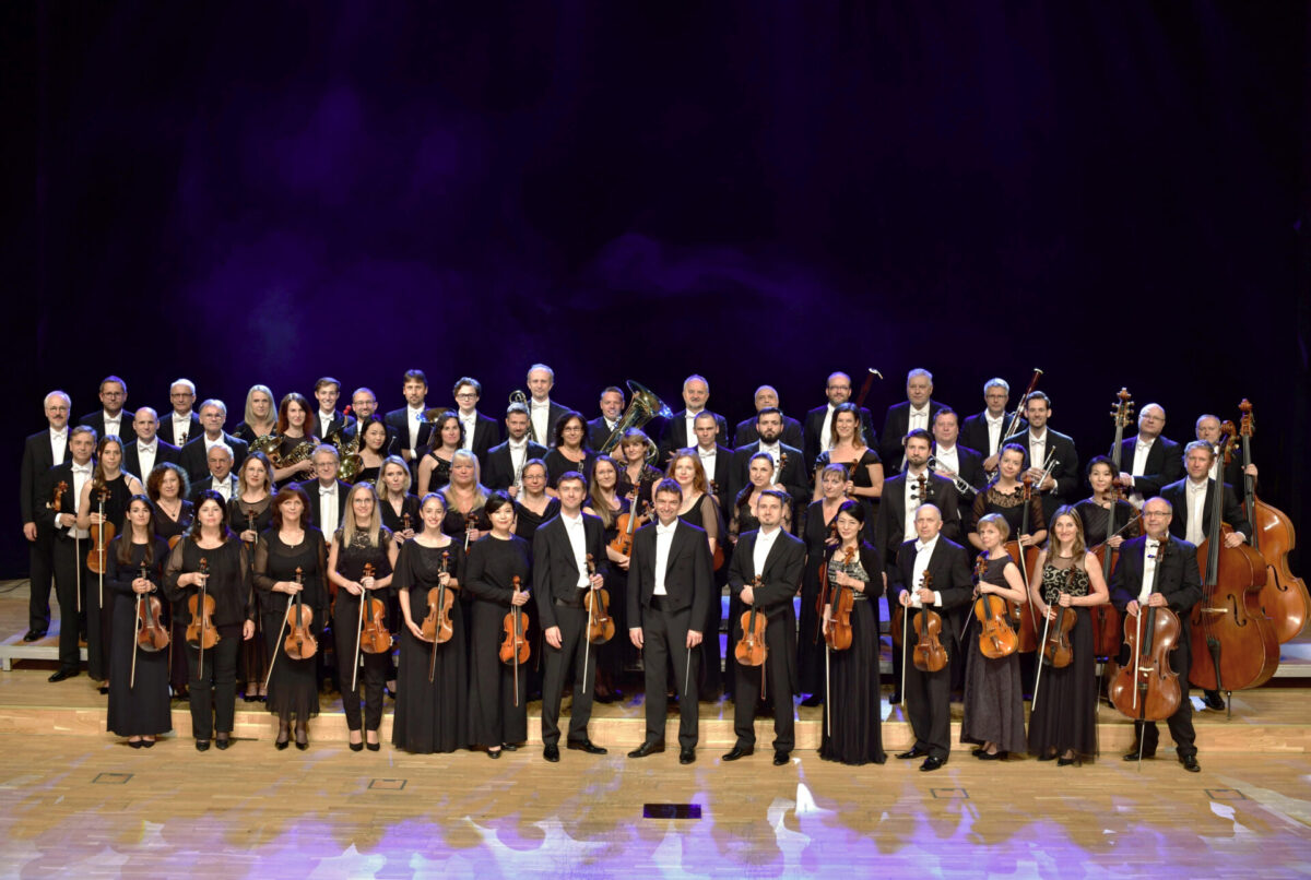 Justus Eichhorn Klavier, Jiří Habart Dirigent, Philharmonie Hradec Králové  Bremer Konzerthaus Die Glocke, Großer Saal,  31. Dezember 2025