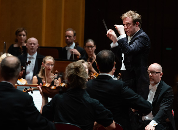 Gustav Mahler, „Sinfonie der Tausend“, Sinfonie Nr. 8 Es-dur,  Berwaldhallen, Stockholm
