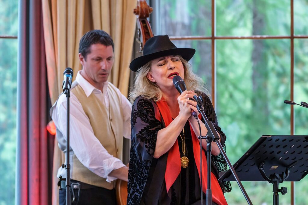 Resonanzen Sils – Eröffnungskonzert 20.9.2021 – Christiane Bösiger mit Trio folksmilch -.jpg – 2
