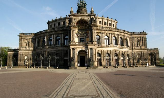 Semperoper_Tag_m_c_MatthiasCreutziger-640×381