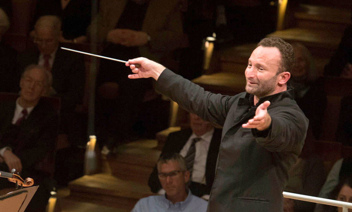 Applaus und Bravos für Petrenko – fast wie im voll besetzten Haus  Philharmonie Berlin