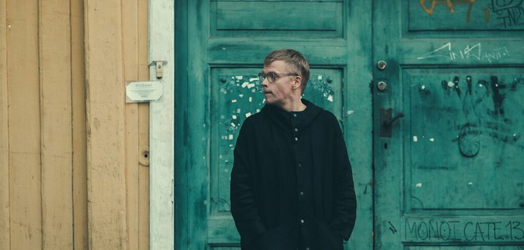 pekka-kuusisto_c_bard_gundersen_5.jpg__1600x764_q85_crop_subject_location-1000,667_subsampling-2_upscale