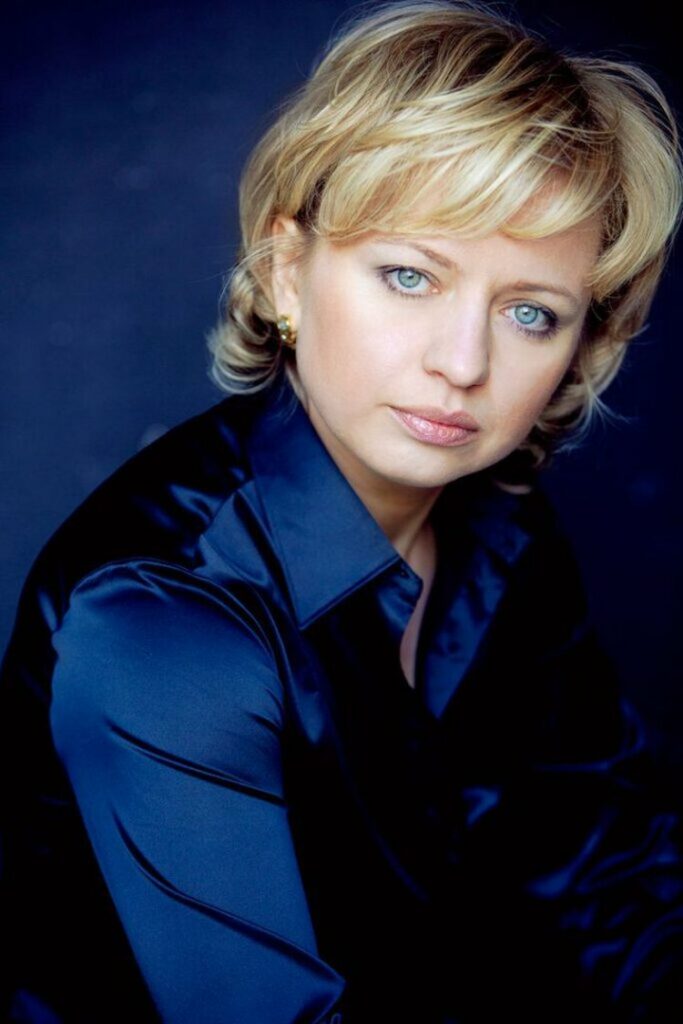 skryleva_anna.jpeg__750x1125_crop_subject_location-402,333_subsampling-2_upscale